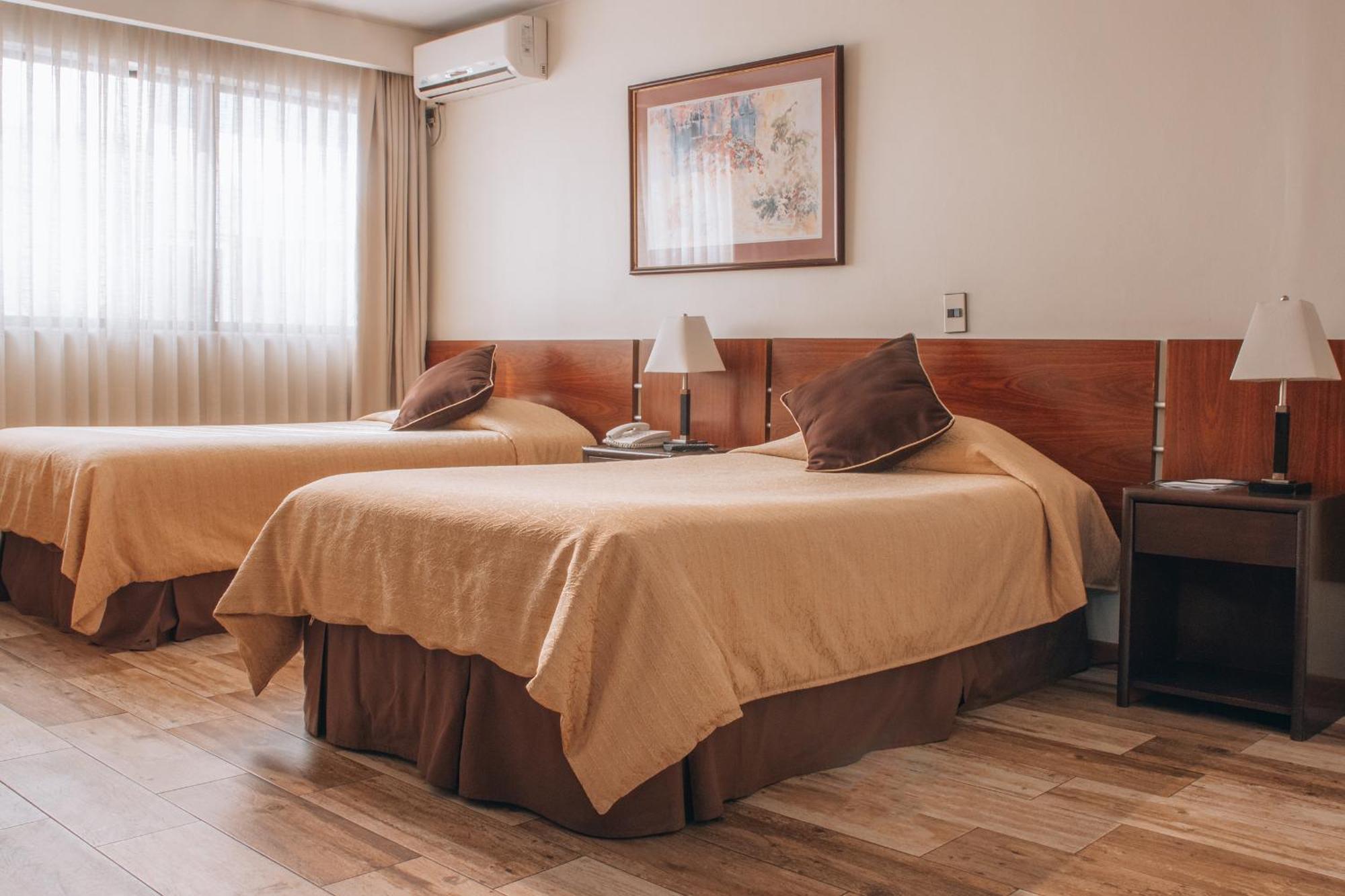 Hotel Diego De Velazquez ซานติอาโก ภายนอก รูปภาพ